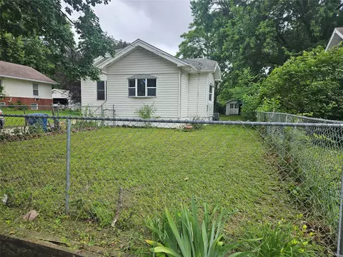 1437 Mattern Ave, Des Moines, IA 50316