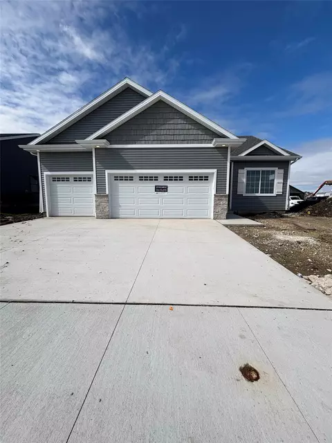 8140 Buckley St, Johnston, IA 50131