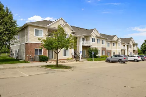 2323 E Porter Ave #13, Des Moines, IA 50320