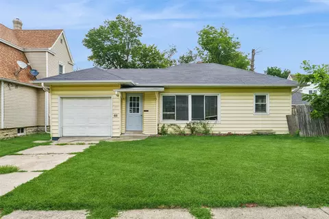 401 N 4th St, Marshalltown, IA 50158