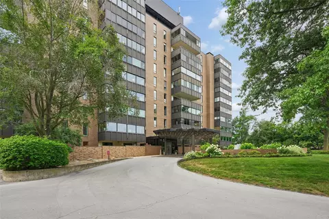 3131 Fleur Dr #102, Des Moines, IA 50321