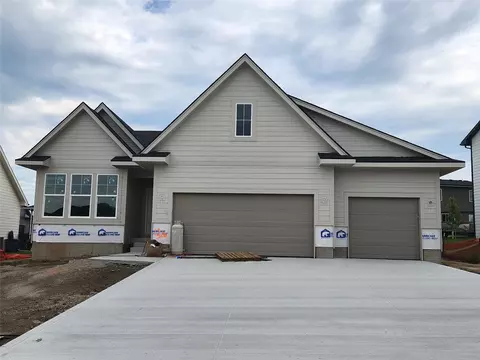 15201 Springbrook Trl, Urbandale, IA 50323