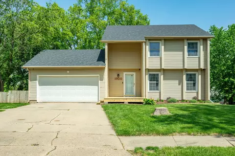 1900 Juniper Ct, Des Moines, IA 50320