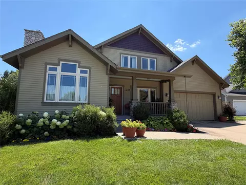 1207 Shadow Ln, Pella, IA 50219