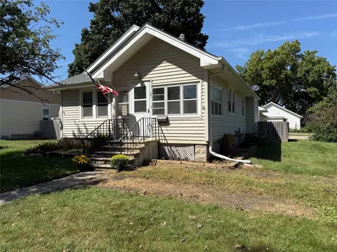 121 E Benton St, Winterset, IA 50273