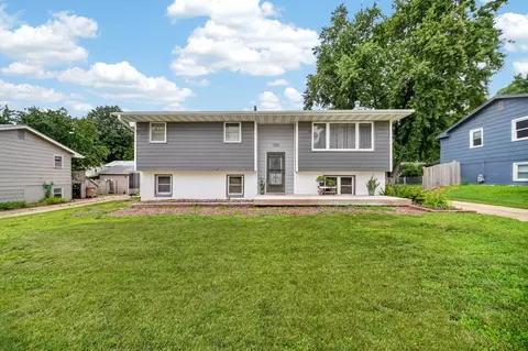 1301 Meadow Dr, Norwalk, IA 50211