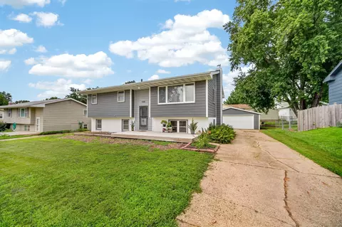 1301 Meadow Dr, Norwalk, IA 50211