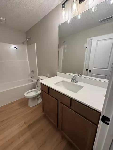 Bath - 611 W Wright Rd, Norwalk, IA 50211 photo 5 of 5