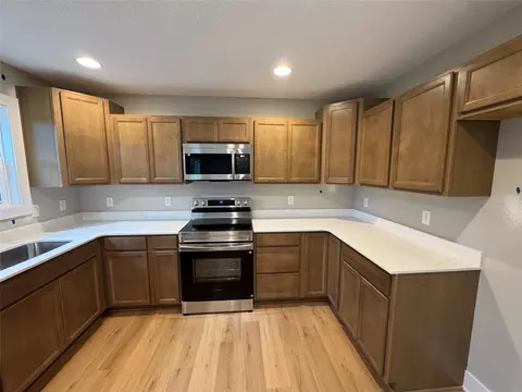 Kitchen - 611 W Wright Rd, Norwalk, IA 50211 photo 2 of 4