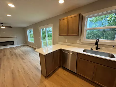 Kitchen - 611 W Wright Rd, Norwalk, IA 50211 photo 4 of 4