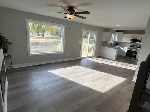 Living - 611 W Wright Rd, Norwalk, IA 50211 photo 2 of 2