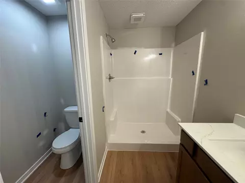 Bath - 611 W Wright Rd, Norwalk, IA 50211 photo 4 of 5