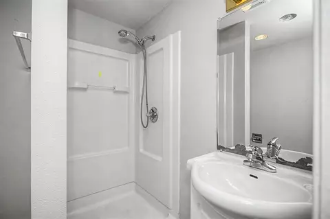 Bath - 703 Meadow Pl, Ames, IA 50010 photo 3 of 3