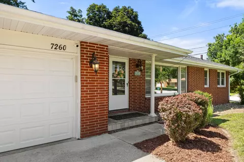 7260 Sunrise Blvd, Windsor Heights, IA 50324