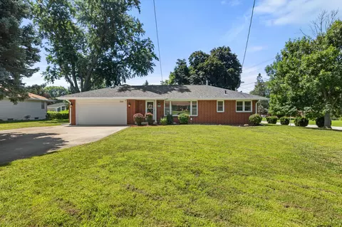 7260 Sunrise Blvd, Windsor Heights, IA 50324