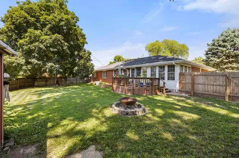 7260 Sunrise Blvd, Windsor Heights, IA 50324