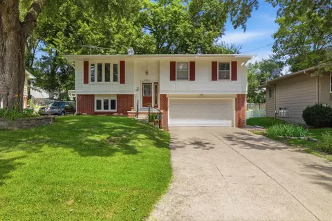 6505 Lincoln Ave, Windsor Heights, IA 50324