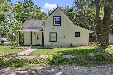1413 E Vine St, Des Moines, IA 50316