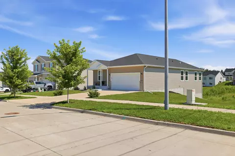 5613 Brook View Ave, Des Moines, IA 50317