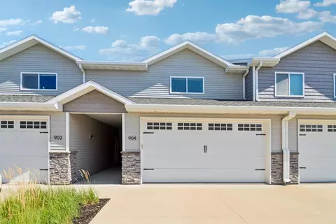 904 Summerset Pl, Indianola, IA 50125