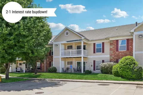 2153 NW 159th St #60, Clive, IA 50325
