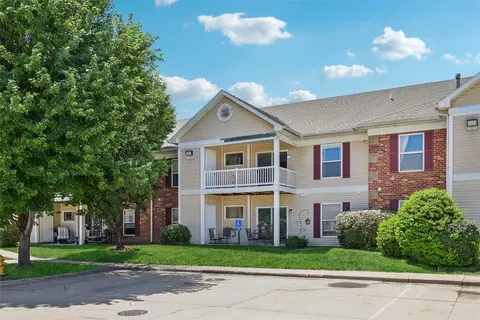 2153 NW 159th St #60, Clive, IA 50325