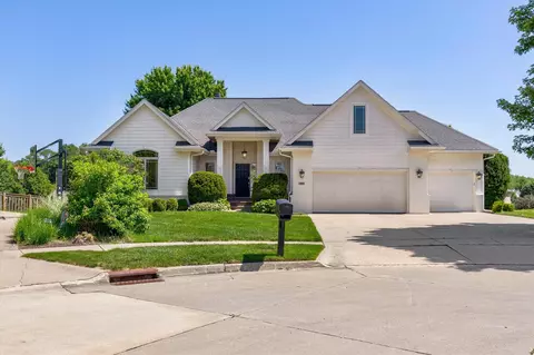 3915 154th Ct, Urbandale, IA 50323