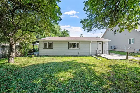 607 Cummins Rd, Des Moines, IA 50315