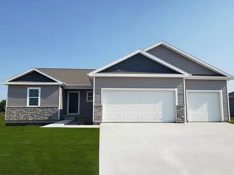 4738 173rd St, Urbandale, IA 50322