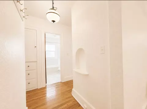 Entry Way - 2425 Prospect Rd, Des Moines, IA 50310 photo 2 of 3