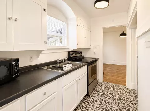 Kitchen - 2425 Prospect Rd, Des Moines, IA 50310 photo 1 of 2