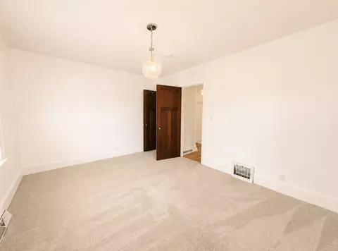Bedroom - 2425 Prospect Rd, Des Moines, IA 50310 photo 1 of 5