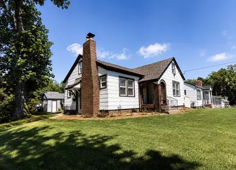 2425 Prospect Rd, Des Moines, IA 50310