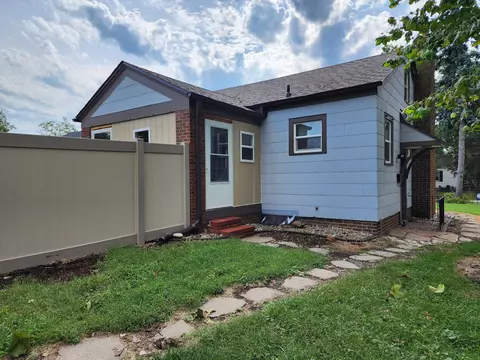 Exterior - 2425 Prospect Rd, Des Moines, IA 50310 photo 5 of 5