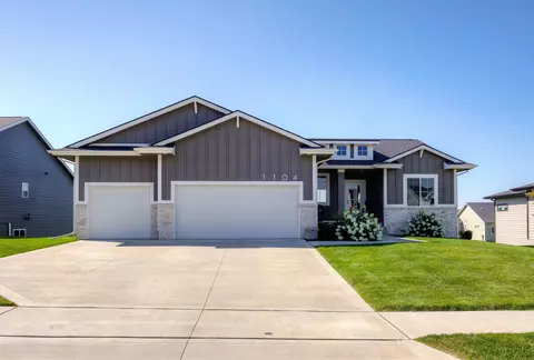 1104 NE 22nd St, Grimes, IA 50111