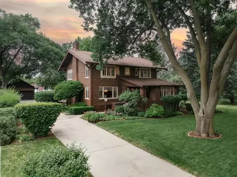 1215 Main St, Pella, IA 50219