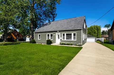 4119 70th St, Urbandale, IA 50322