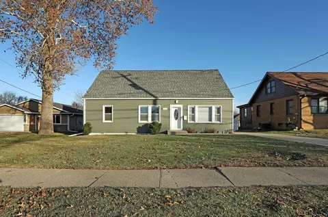4119 70th St, Urbandale, IA 50322