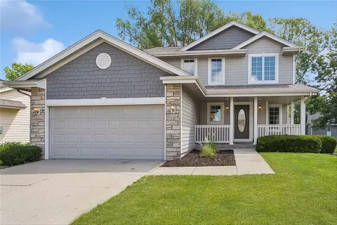 2205 Country Cove Ln, Altoona, IA 50009