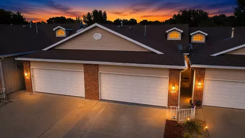720 Kitterman Cir, Norwalk, IA 50211