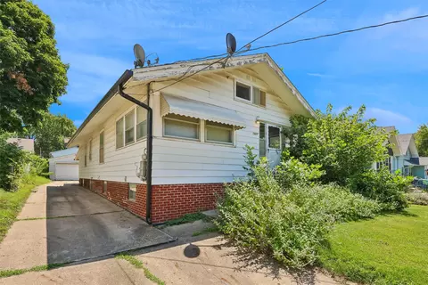 1427 48th St, Des Moines, IA 50311