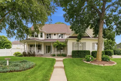 13228 Rocklyn Dr, Urbandale, IA 50323