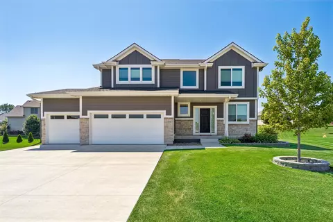 6000 Gladbury Ct, Pleasant Hill, IA 50327