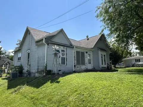 607 S Elm St, Toledo, IA 52342