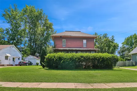 611 S 3rd Ave W, Newton, IA 50208