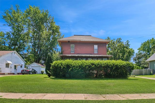 611 S 3rd Ave W, Newton, IA 50208