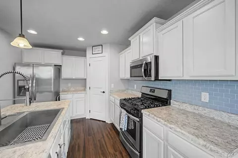 Kitchen - 1304 NE 2nd St, Stuart, IA 50250 photo 2 of 2