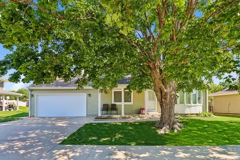 1405 W Grandview Dr, Knoxville, IA 50138