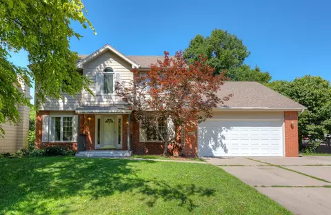 4616 93rd St, Urbandale, IA 50322