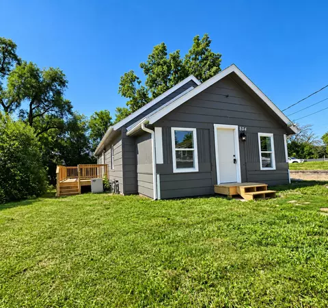 804 Philip St, Des Moines, IA 50315